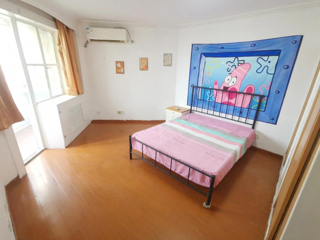 Wangjing, Master Bedroom with Private Balcony, South-facing, Shared