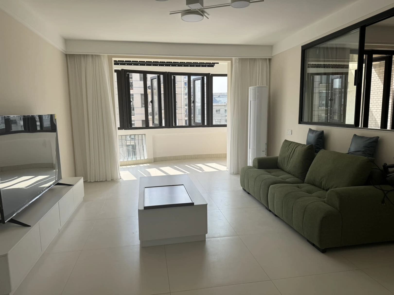 Hongquan Road, 4 Bdr, 2 Living Rooms, 2 Bts, 143㎡, Good Lighting, Fully Furnished