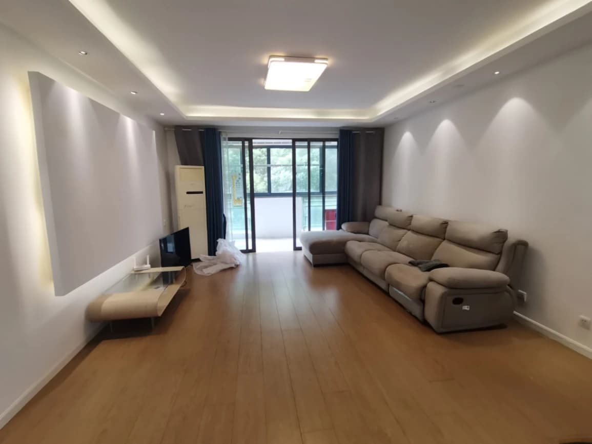 Hongquan Road, 154㎡, 4 Bedrooms, 2 Bathrooms, Finely Decorated, Well-Lit