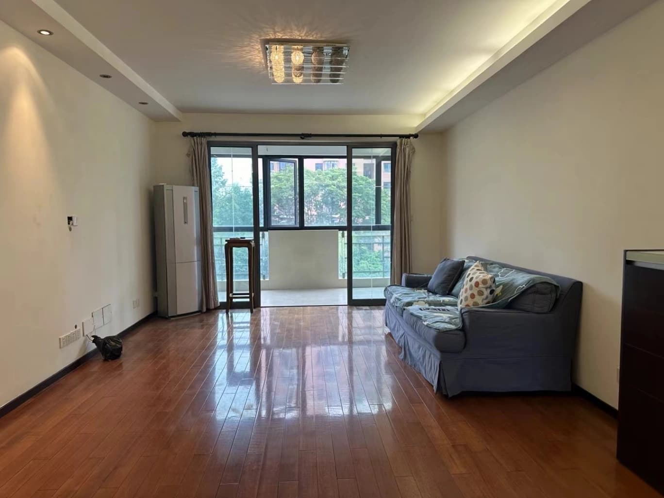 Hongquan Road, 2 Bedrooms, 1 Bathrooms, Well-Lit, Fully-Furnished, Finely Decorated