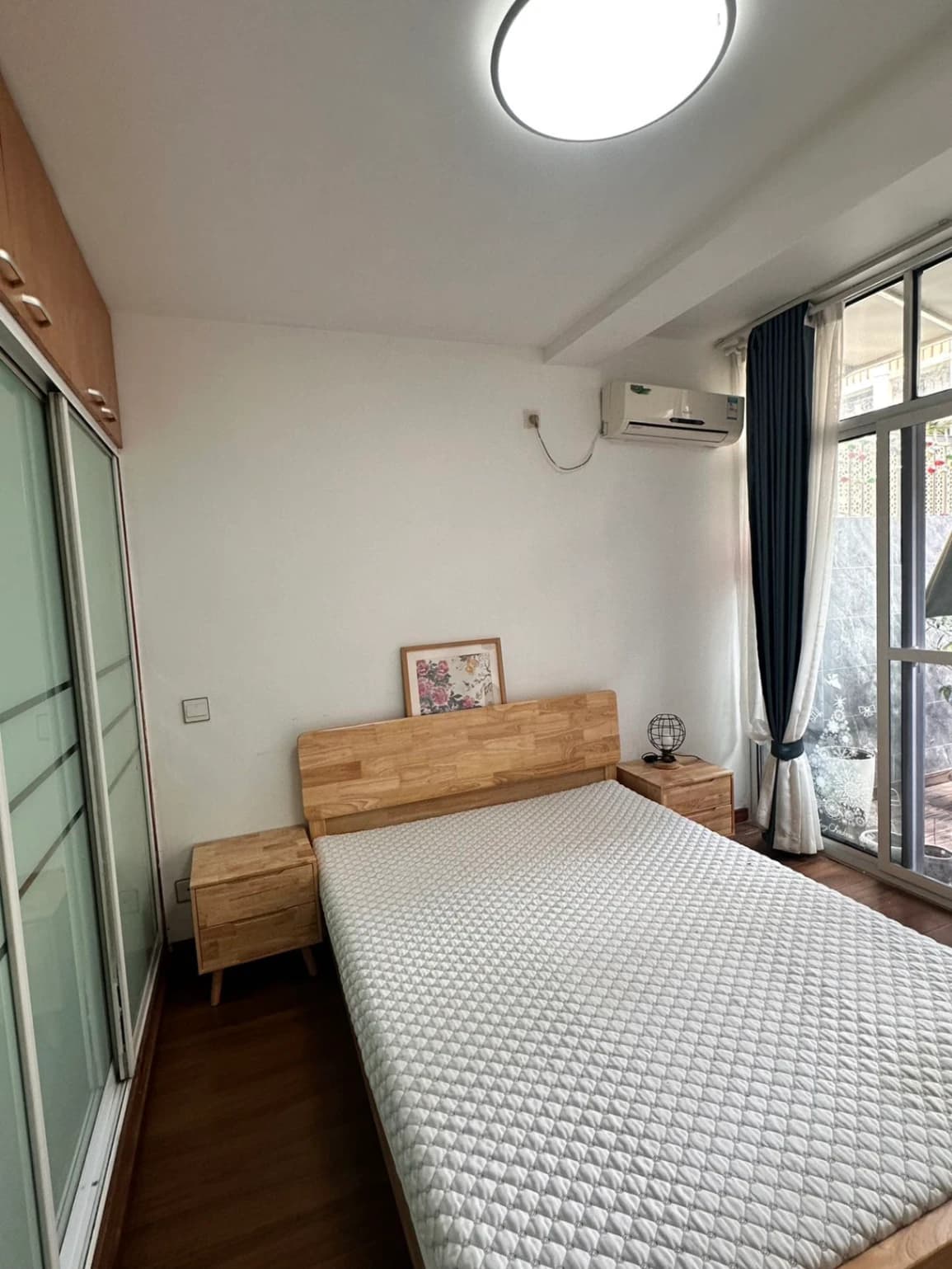 SHNU, Well-Lit 2 bedrooms, Terrace, East-facing