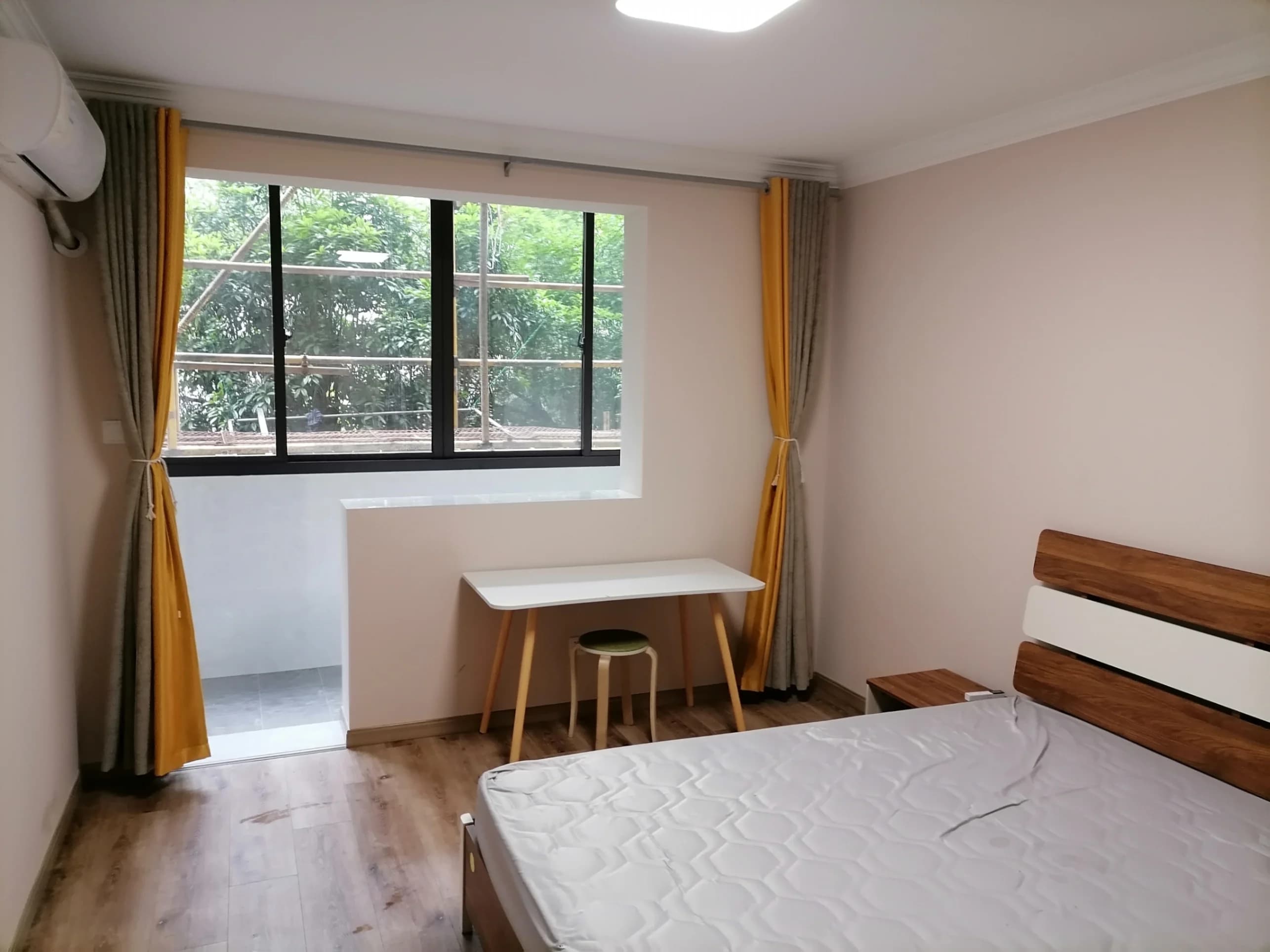 SHNU,  3 Bedrooms, 1 Bathroom, Neat Decorate, Well-Lit