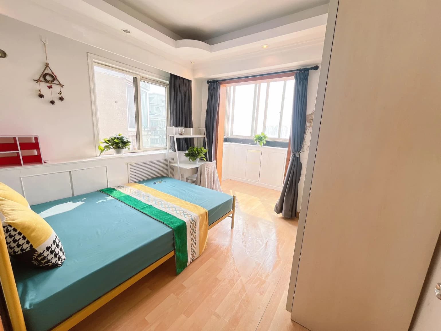 Wangjing, South-Facing Master Bedroom, Balcony, Share House