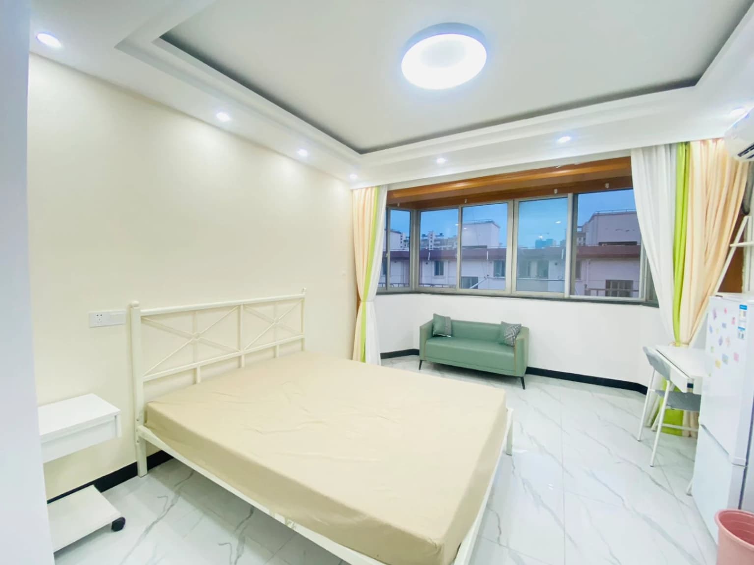 SHU, Neat South-facing Room, Shared house