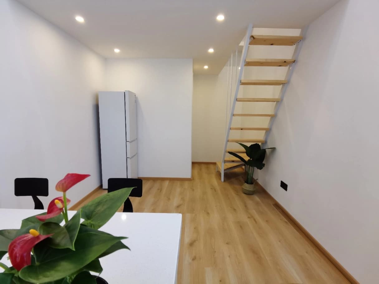 Houhai, No. 15 HomaChang Alley, Neat decorated 1 Bdr Duplex, Fully Furnished, Near Subway