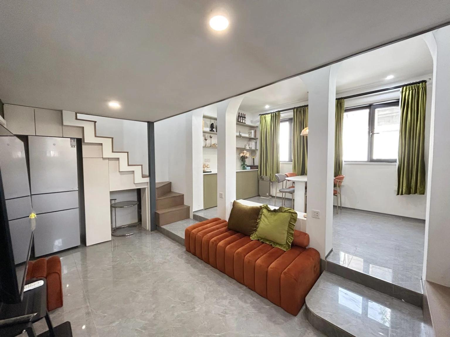 Nanluoguxiang, 64 Gulou East Street, Duplex, 2 Bds, Street-facing, Finely decorated